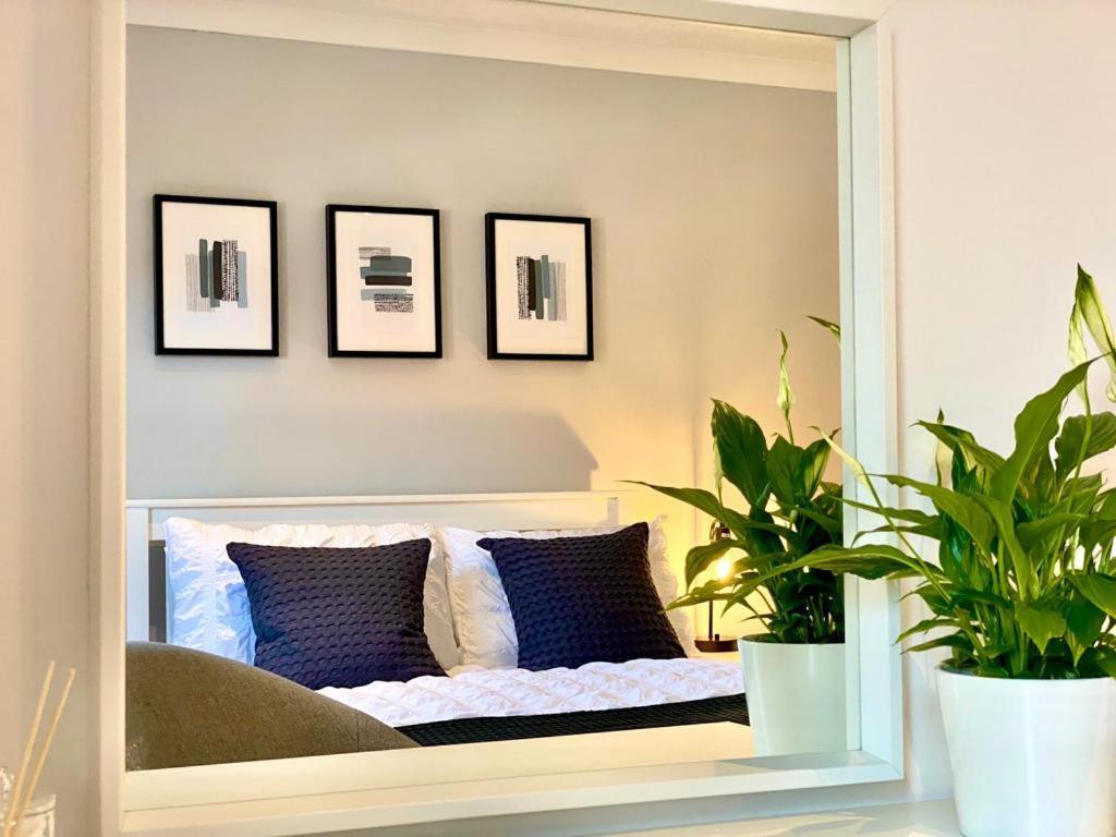 3 Bedroom - 2 Bathroom Townhouse In Corstorphine Near Murrayfield Stadium - Direct Bus To Edinburgh City Centre In 20 Minutes - Two Private Parking Spaces - Private Sunny Garden - Recently Refurbished Buitenkant foto