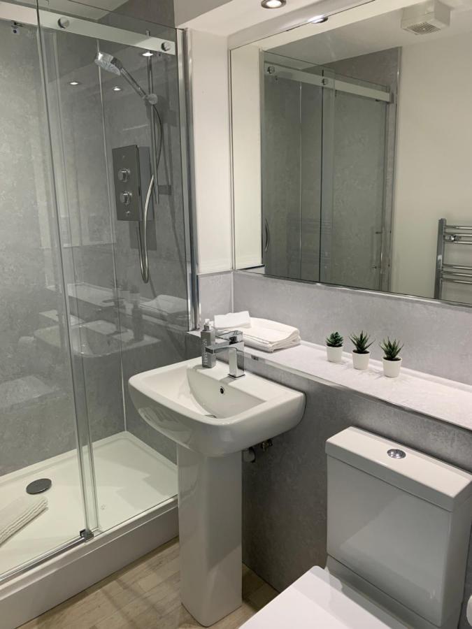 3 Bedroom - 2 Bathroom Townhouse In Corstorphine Near Murrayfield Stadium - Direct Bus To Edinburgh City Centre In 20 Minutes - Two Private Parking Spaces - Private Sunny Garden - Recently Refurbished Buitenkant foto