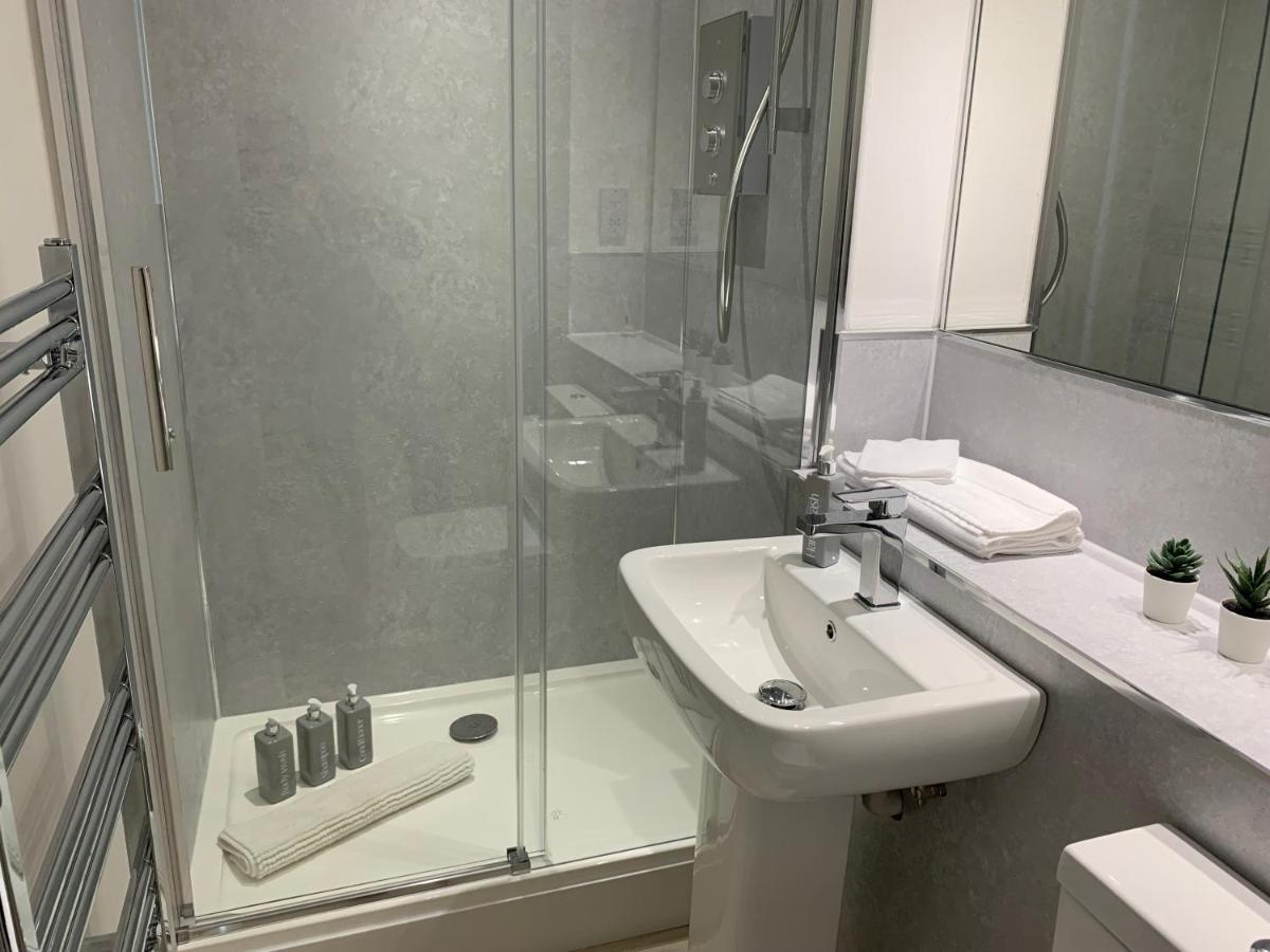 3 Bedroom - 2 Bathroom Townhouse In Corstorphine Near Murrayfield Stadium - Direct Bus To Edinburgh City Centre In 20 Minutes - Two Private Parking Spaces - Private Sunny Garden - Recently Refurbished Buitenkant foto