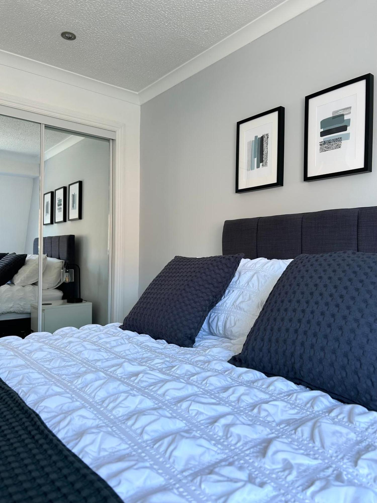 3 Bedroom - 2 Bathroom Townhouse In Corstorphine Near Murrayfield Stadium - Direct Bus To Edinburgh City Centre In 20 Minutes - Two Private Parking Spaces - Private Sunny Garden - Recently Refurbished Buitenkant foto
